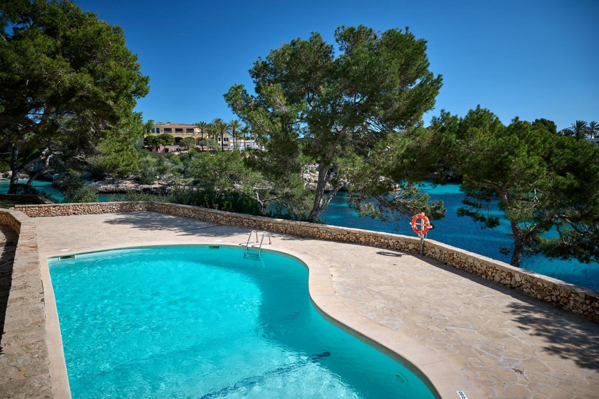 Waterfront Apartment 'Maria'. Pool. Wifi Сантаньи Экстерьер фото