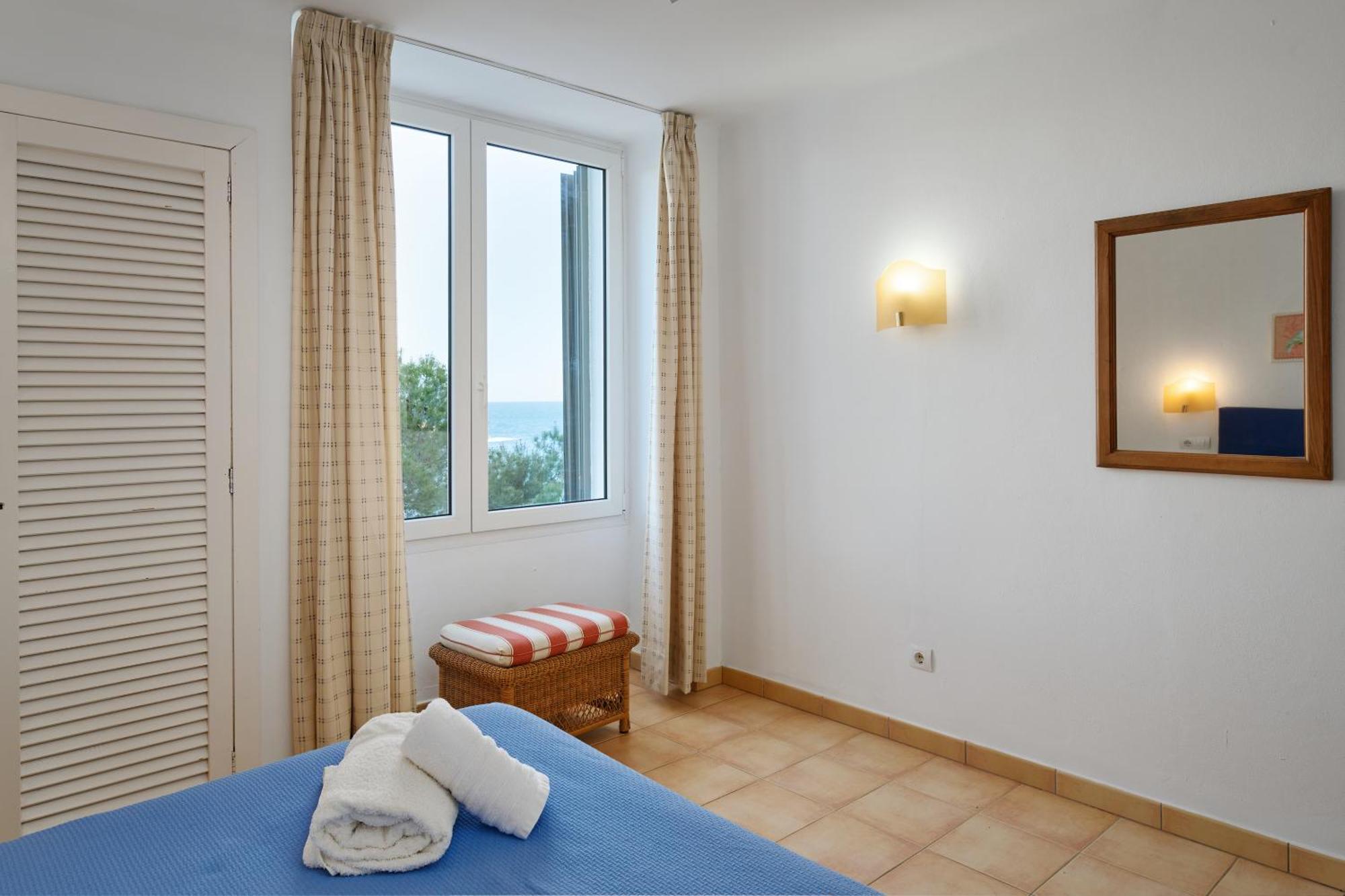 Waterfront Apartment 'Maria'. Pool. Wifi Сантаньи Экстерьер фото
